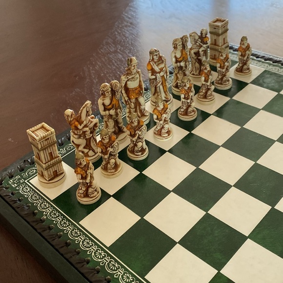 Chess Set-Self Contained. - Picture 5 of 16